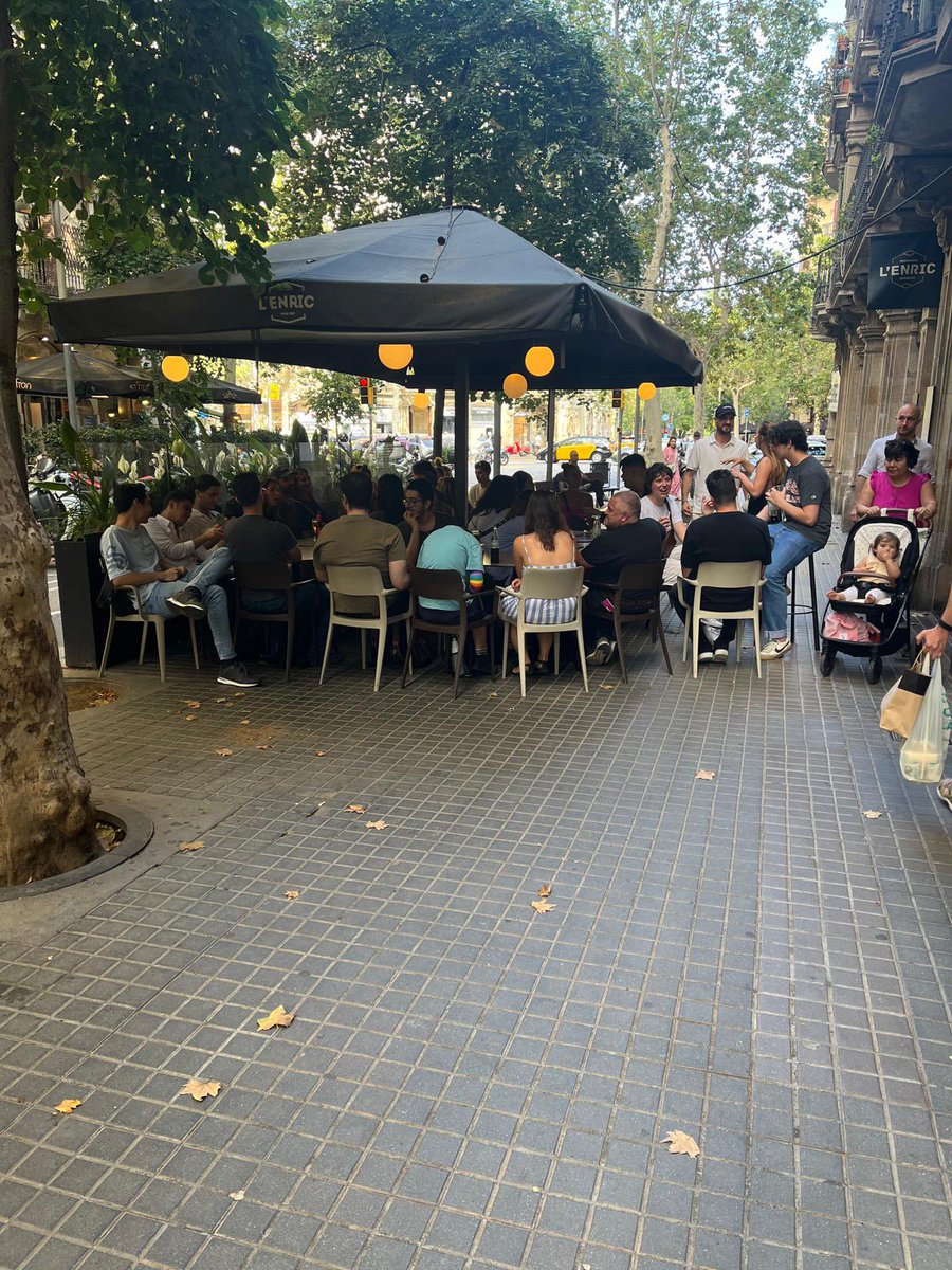 jbadiarosich's tweet photo. Restaurant L’Enric, a Enric Granados,41. 18:30 de la tarda. Per on passem!!! @jaumecollboni @danielsirera @xaviertrias @janetsanz @JordiValls13 @Elisendalamany https://t.co/ryrjnhkH43
