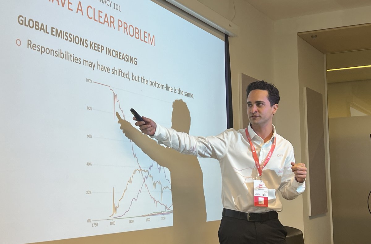 🎙 «Climate diplomacy is about decarbonization, climate change, and #GreenTransition, but for states it is also importantly about security and economics»
<a href="/pauruizguix/">Pau Ruiz Guix</a>

#SciDipSchool