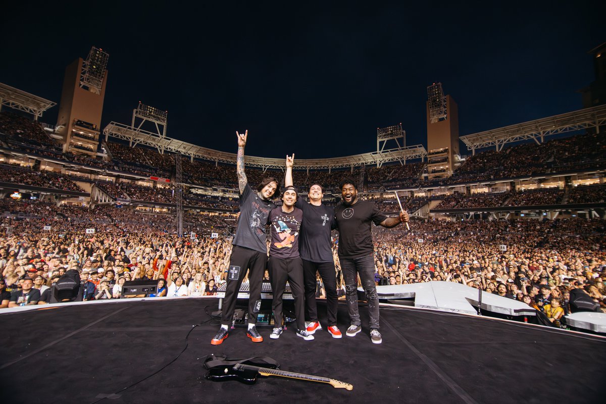 Pierce The Veil tweet media
