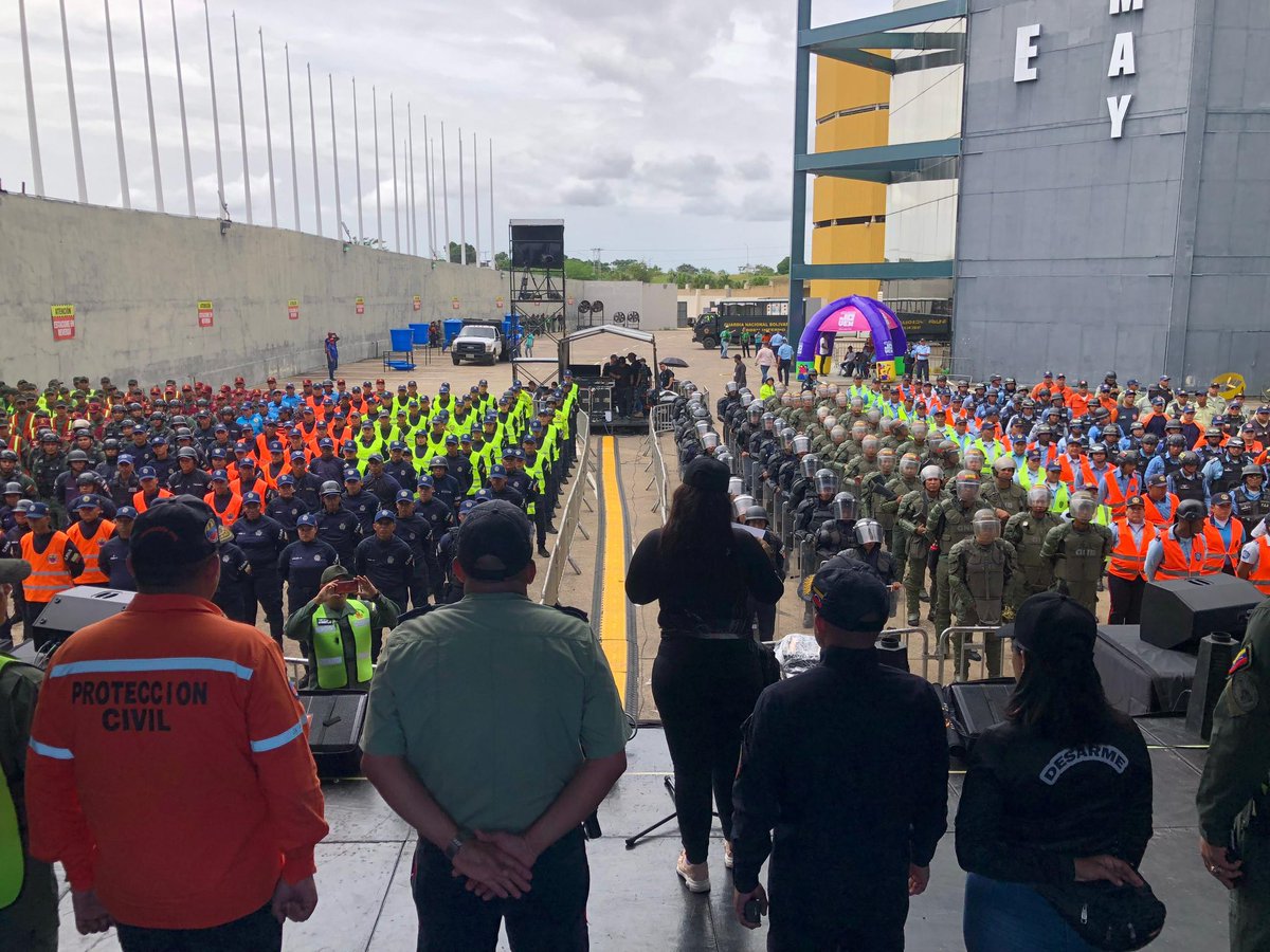 amarcanopsuv's tweet photo. Seguridad TOTAL para el Mostacho Fest Bachiller en Guayana!!! https://t.co/gC1z2yctx5