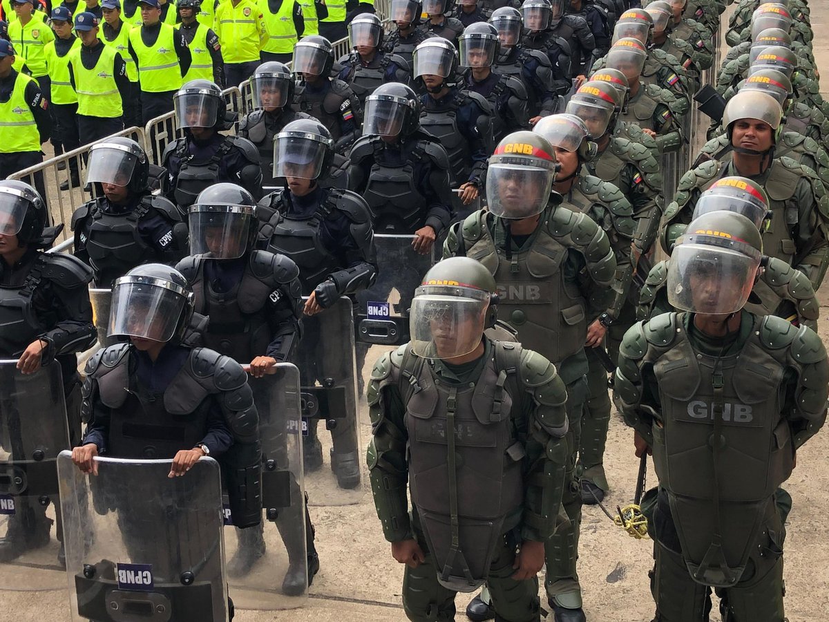 amarcanopsuv's tweet photo. Seguridad TOTAL para el Mostacho Fest Bachiller en Guayana!!! https://t.co/gC1z2yctx5