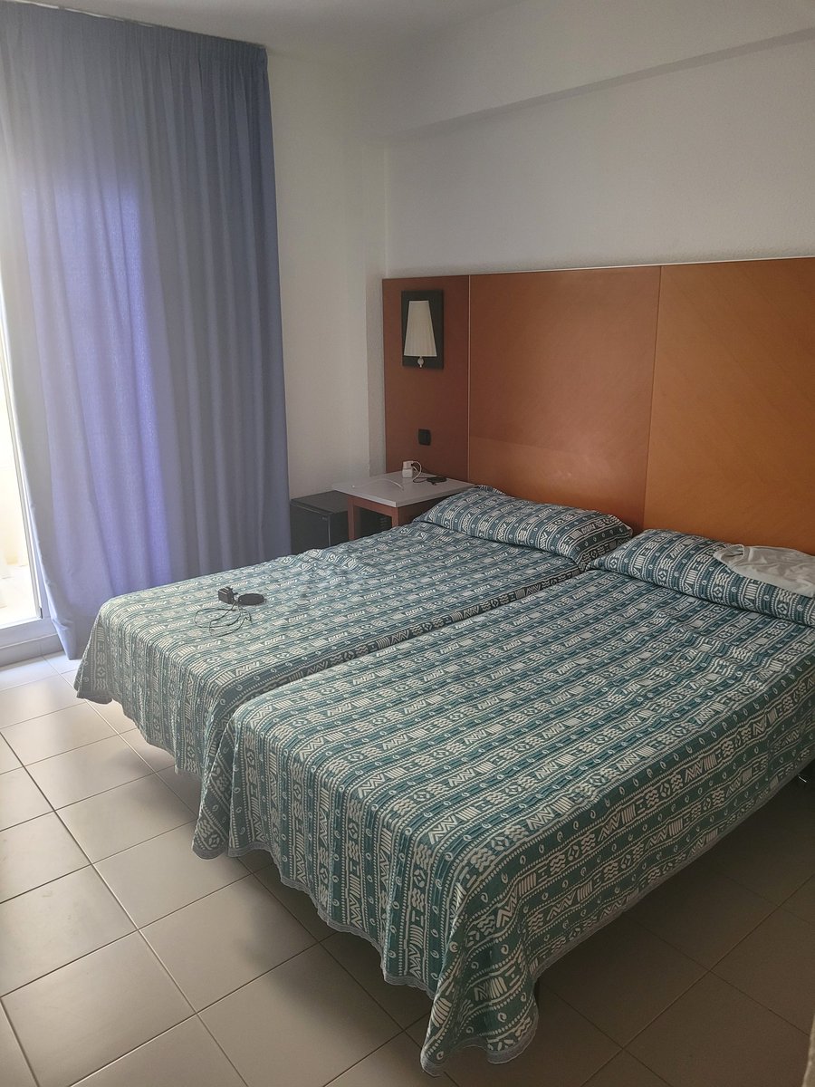 CarlRiggs07's tweet photo. @bookingcom My words I know you don't get alot for you're money these days but christ for over £400 for 3 nights you'd expect better than this shite!! #pooloutofbounds #viewtodiefor https://t.co/O7dEmxJeS3