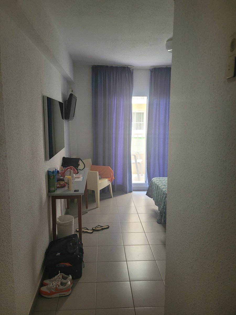 CarlRiggs07's tweet photo. @bookingcom My words I know you don't get alot for you're money these days but christ for over £400 for 3 nights you'd expect better than this shite!! #pooloutofbounds #viewtodiefor https://t.co/O7dEmxJeS3