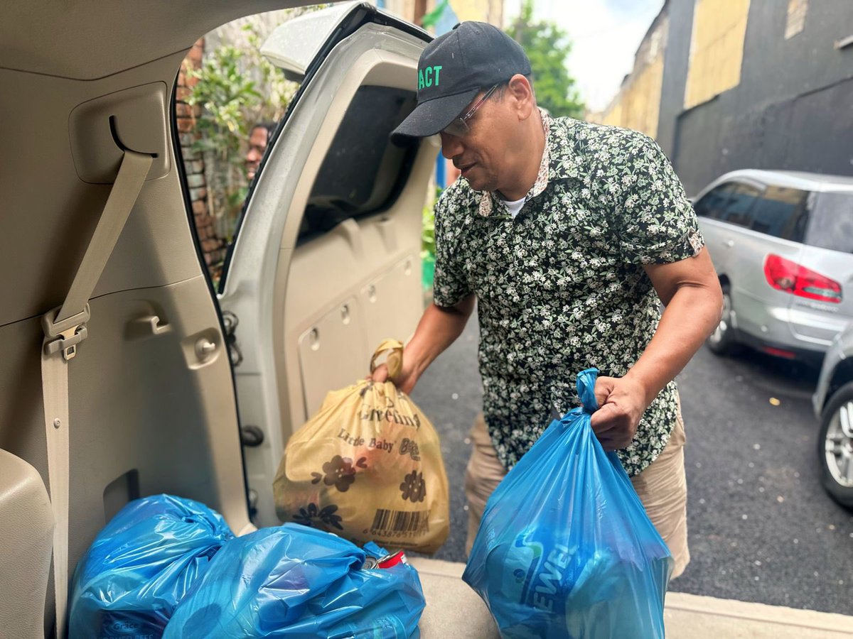 DWilliams_Ja's tweet photo. Our care package and tarpaulin distribution to the elderly, disabled, and most vulnerable has commenced. We will continue distribution post-Beryl. https://t.co/p2sVCZqeUy