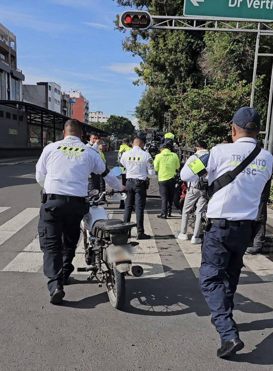 jmorenocdmx's tweet photo. En Av. #Bucarelli y #Chapultepec, @AlcCuauhtemocMx, se llevó a cabo el dispositivo #SalvandoVidas, en coordinación con @LaSEMOVI, la Dir. Gral. de Alcoholímetro y D. Humanos.

Resultado:

• 33 infracciones
• 15 remisiones a depósito
• 110 pruebas de alcoholemia https://t.co/NDXXLhRweT