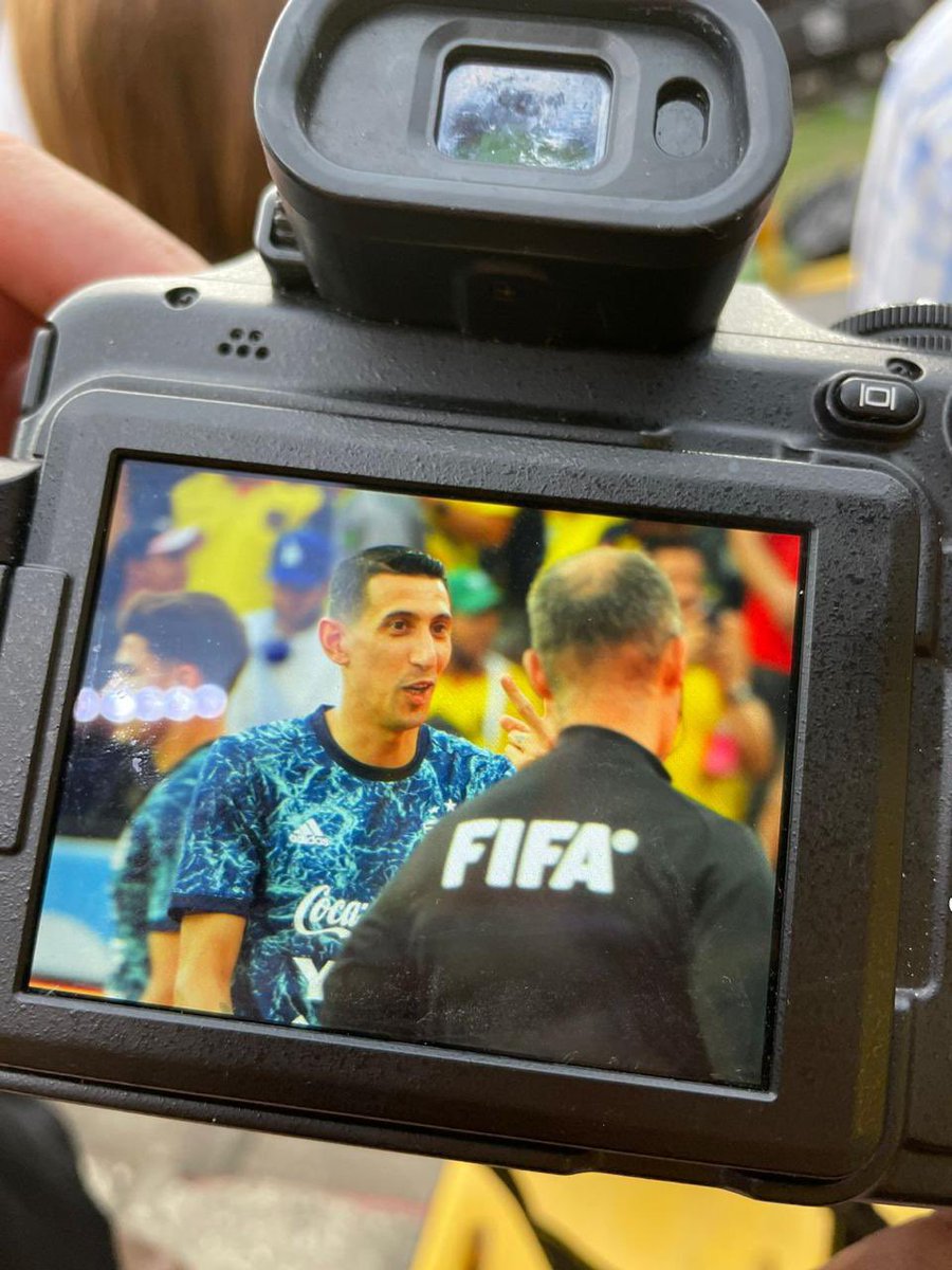 EduardoAntonioE's tweet photo. Junto a Flowers, lo más cerca que hemos estado de Kafka. Partido de Eliminatorias del 29 de marzo de 2022 https://t.co/HfhN23whEM