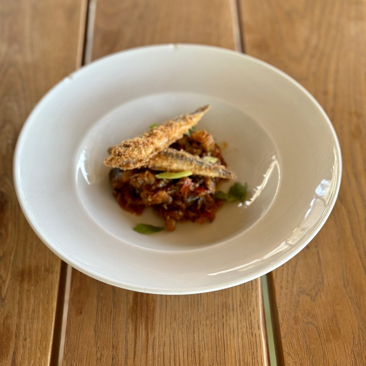 personal travel note:
no other place I’d rather be than the faboulous #PlazhiiSaturnit restaurant, near Himarë, #Albania, with NYC chef Raph. Here with filmaker @RossiBargello, who recorded our fieldowork in Mauritania and Senegal.

Don’t miss this place, if you come this way