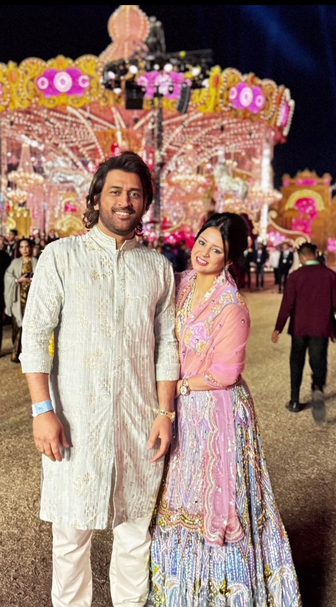 imVaishaliM's tweet photo. Happy Anniversary Cuties 🥳🎂😘😍 @SaakshiSRawat @msdhoni https://t.co/XE7Y8zIu7h