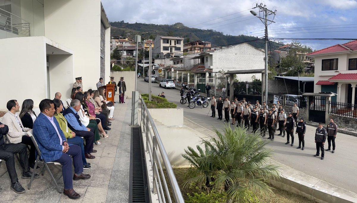El Dr. Edwin Regalado <a href="/edwinregaladoa/">Edwin Regalado A</a> pdte de <a href="/AEMAJazuay/">AZUAY AEMAJ</a> participó en el minuto cívico organizado por el Comando de la <a href="/PoliciaEcuador/">Policía Ecuador</a> del Distrito #Gualaceo, en el evento el doctor reafirmó el compromiso que tiene la función judicial de garantizar la democracia y la justicia.