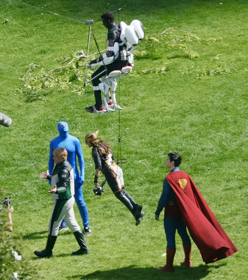iamrobsinclair's tweet photo. #JusticeLeague suited up in similarly styled #LordTech gear, replete with corporate logo. An interesting twist tied to evildoer Maxwell Lord. 🤔 @JamesGunn #superman #jli #guygardner #hawkgirl #mrterrific
(📸: @clevelanddotcom) https://t.co/NbEgZ43eDR