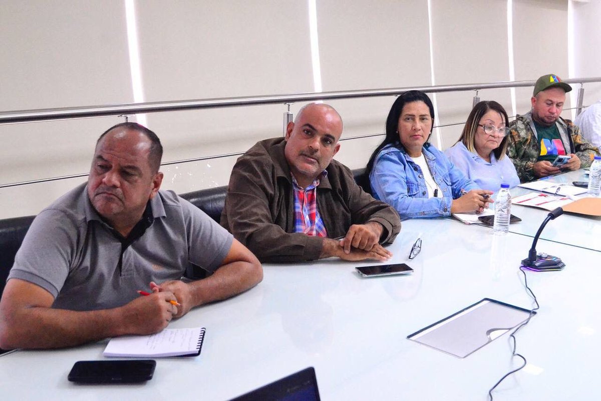 #3Jul Estuve reunido con los alcaldes bolivarianos de Lara para afinar detalles en el inicio de la campaña y consolidar los números para el fortalecimiento del 1x10 del Buen Gobierno.