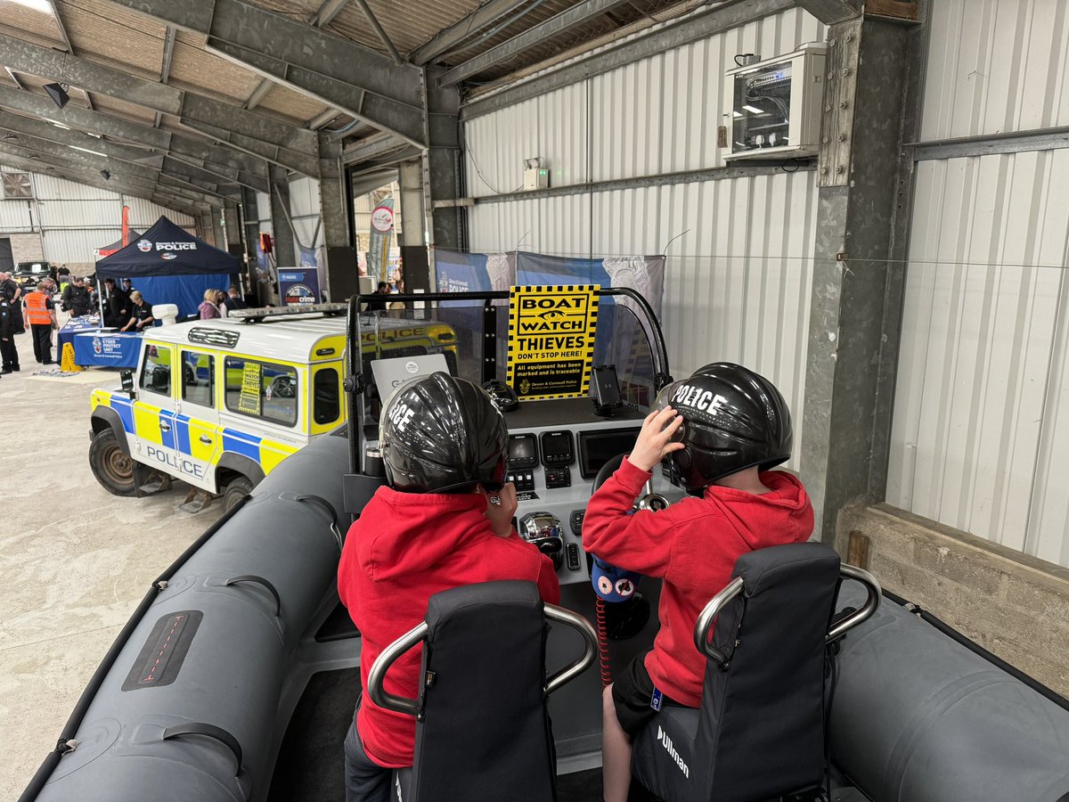 closed260226's tweet photo. Honoured once again to attend this event with the RIB today assisted by @rob_hocking from @EnvAgency with whom we’ve worked for many years and Dave from @LooePolice We get to meet such amazing people and such a great event by @DCP_Diversity #bluelightday https://t.co/VxmKip9u1L