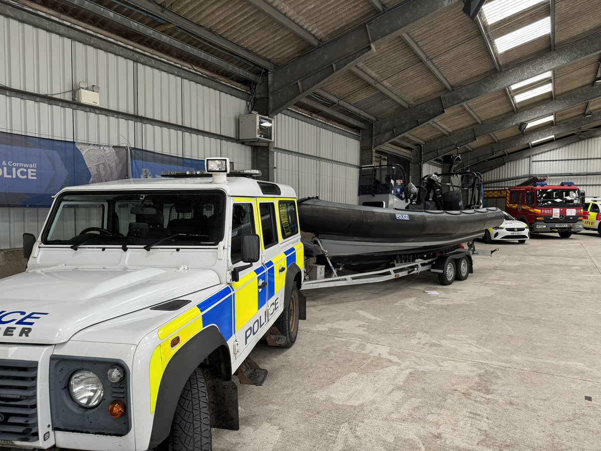closed260226's tweet photo. Honoured once again to attend this event with the RIB today assisted by @rob_hocking from @EnvAgency with whom we’ve worked for many years and Dave from @LooePolice We get to meet such amazing people and such a great event by @DCP_Diversity #bluelightday https://t.co/VxmKip9u1L