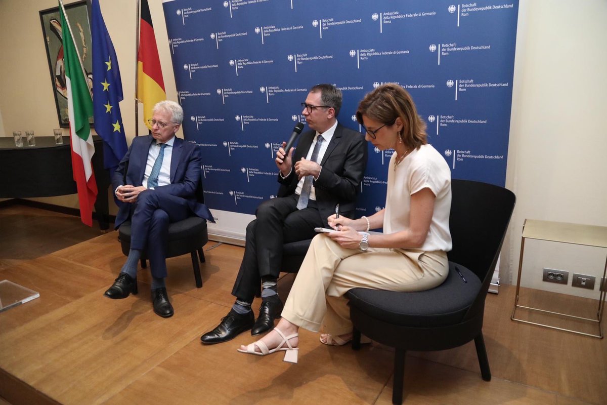 Ambtedesco's tweet photo. Auguri al @DAADRoma 🇮🇹 che da 20 anni dà un contributo inestimabile alle nostre relazioni 🇮🇹🇩🇪 promuovendo lo scambio e l’incontro tra studenti, ricercatori e docenti in uno spirito di apertura e solidarietà 🇪🇺 nel riconoscimento e rispetto anche delle nostre diversità. #3luglio https://t.co/256ALIpjzg