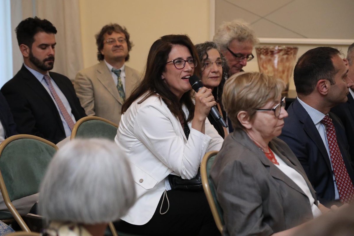 Ambtedesco's tweet photo. Auguri al @DAADRoma 🇮🇹 che da 20 anni dà un contributo inestimabile alle nostre relazioni 🇮🇹🇩🇪 promuovendo lo scambio e l’incontro tra studenti, ricercatori e docenti in uno spirito di apertura e solidarietà 🇪🇺 nel riconoscimento e rispetto anche delle nostre diversità. #3luglio https://t.co/256ALIpjzg
