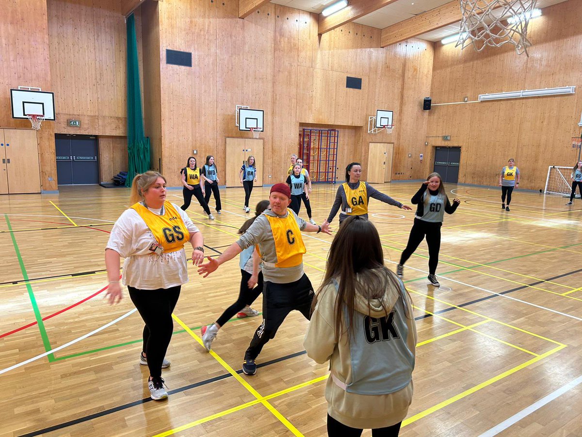 The annual staff v pupil netball match was a thrilling, high-energy, goal-fest! 
Well done to all involved 🏀