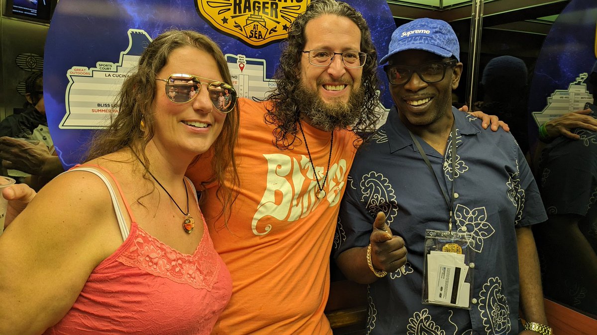 LauraLoves14's tweet image. See ya tonight!! #AEW #Dynamite #BeachBreak #Chicago #JerichoCruise