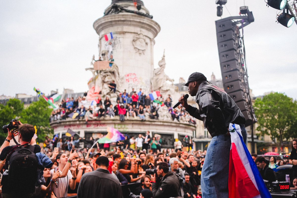 Fonds pour une presse libre (@fondspresslibre) on Twitter photo Nous sommes désormais 30.000 Place de la République pour défendre la démocratie face au RN ! #frontdemocratique #vote #contreleRN <a href="/Politis_fr/">Politis</a> <a href="/raplume/">RAPLUME</a> <a href="/blast_france/">BLAST, Le souffle de l'info</a> <a href="/Reporterre/">Reporterre 🌍 | Le média de l'écologie</a> <a href="/streetpress/">StreetPress</a>
<a href="/attac_fr/">Attac France</a> <a href="/bastamedia_/">Basta!</a> <a href="/Vert_le_media/">vert</a>
<a href="/lacgtcommunique/">La CGT</a>
Photo : <a href="/bazildesiles/">Bazil</a> Nous sommes désormais 30.000 Place de la République pour défendre la démocratie face au RN ! #frontdemocratique #vote #contreleRN <a href="/Politis_fr/">Politis</a> <a href="/raplume/">RAPLUME</a> <a href="/blast_france/">BLAST, Le souffle de l'info</a> <a href="/Reporterre/">Reporterre 🌍 | Le média de l'écologie</a> <a href="/streetpress/">StreetPress</a>
<a href="/attac_fr/">Attac France</a> <a href="/bastamedia_/">Basta!</a> <a href="/Vert_le_media/">vert</a>
<a href="/lacgtcommunique/">La CGT</a>
Photo : <a href="/bazildesiles/">Bazil</a>