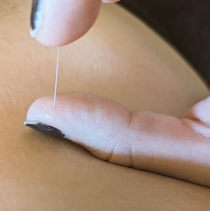 And just like that her defenses come down. https://t.co/EckAAjocRv