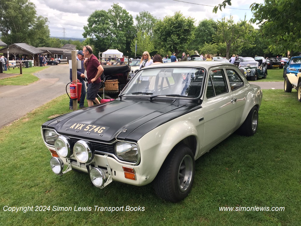 SimonLewisBooks's tweet image. LATEST BLOG :  BUGATTIS &amp;amp; ICE CREAM . A thoroughly enjoyable time at the #Bugatti Owner's Club Garden Party where the star turn might just have been another marque... check it out at  shop.simonlewis.com/blogs   #prescotthillclimb #vintagecar #lancia037 #fordescortrs1600