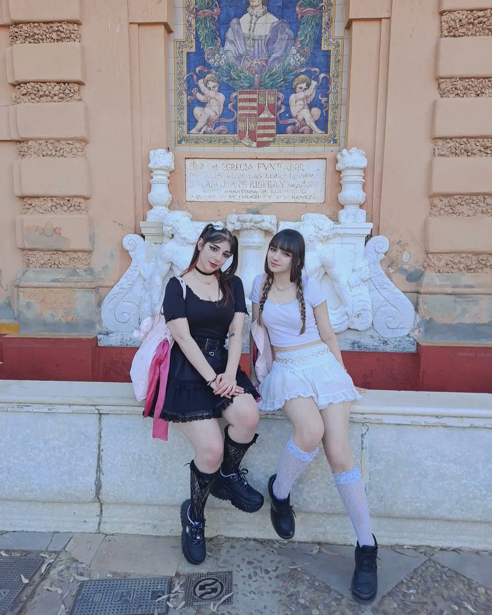 AngelxDevilx_'s tweet photo. Sevilla vibes~ 🩷💜
#angelxdevil #altidol #idol #Sevilla https://t.co/lNbHl1EVBV