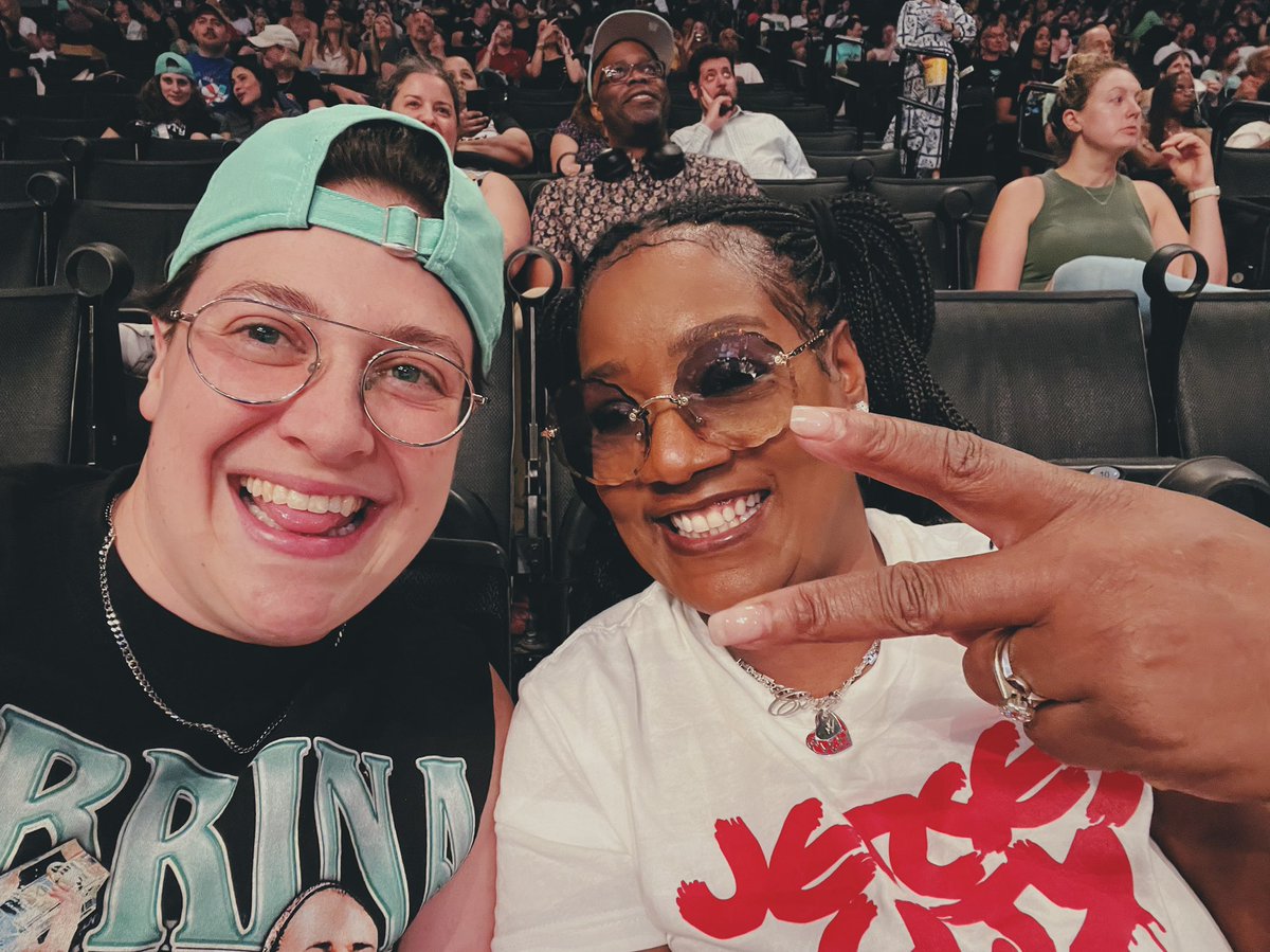 flutedyke's tweet photo. Everyone watches women’s sports!
#wnba #newyorkliberty #cirizzy https://t.co/Cx4U4610yb