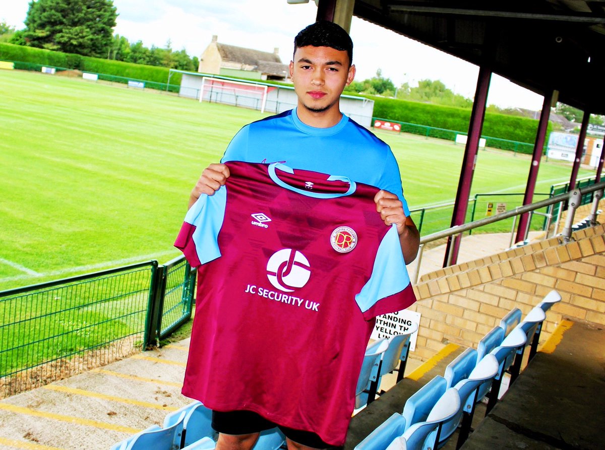 We’re delighted to secure Jordan Oldham for the 24/25 season. 
Johnny commented “Jordy is a talented centre back I’ve tried to sign previously. We spoke &amp; he bought into what we are trying to do  &amp; when I knew he was available it was a no brainer!”
Welcome Jordy!! #weareclarets