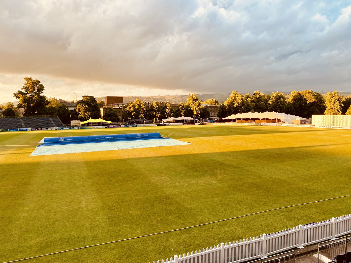 nickwebb2017's tweet photo. ๐As the sun setsโฆ thanks to Glam & Glos for such a terrific game
Thanks to @edcricket6 for generously passing me the last over when it was his call, and being a great host
Thanks to @sophiasmale & @Ch103_B for their commentary work
& thanks to everyone who listened! https://t.co/KVriif3VS4