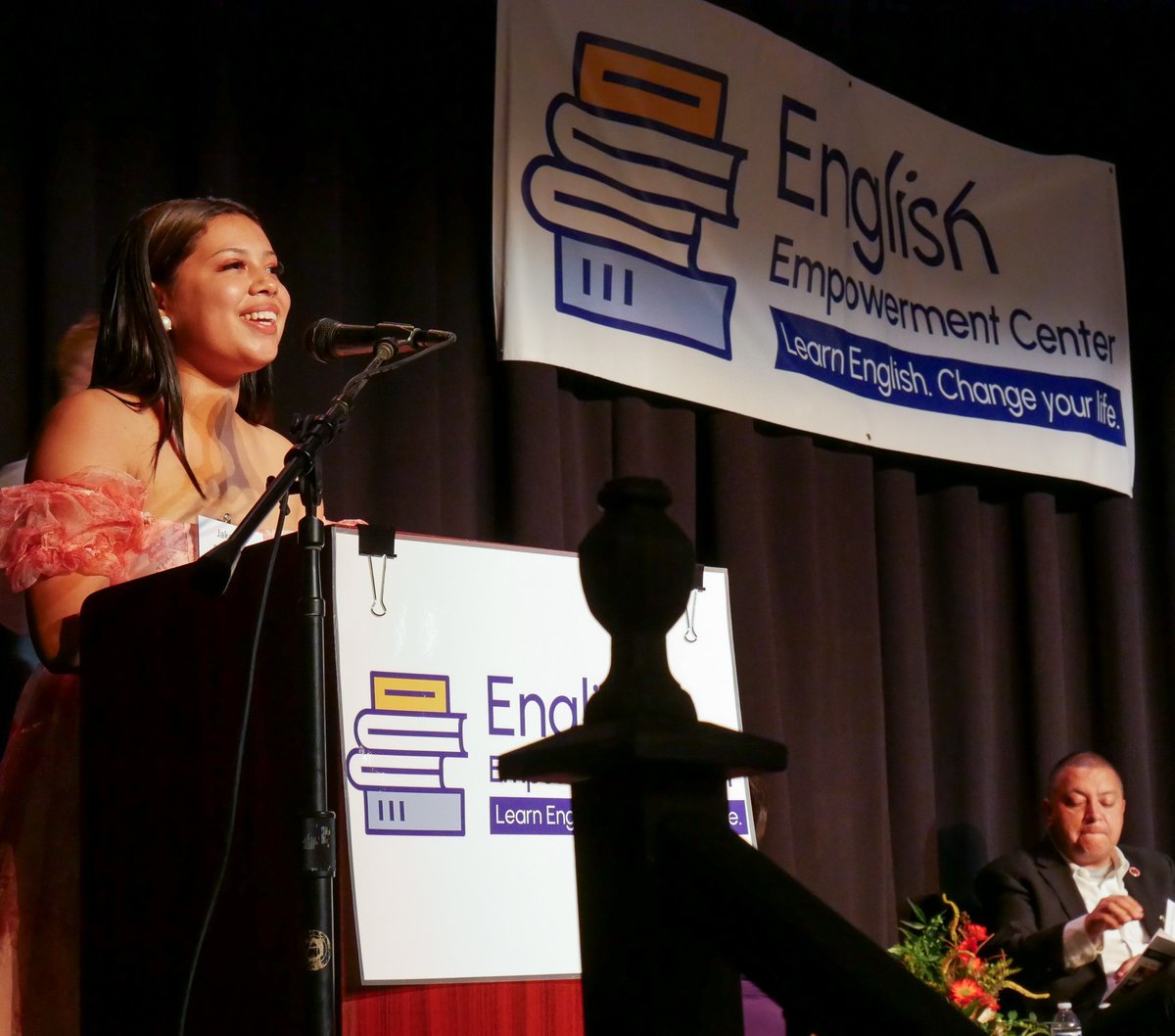 EnglishEmpowers's tweet photo. A huge thank you to our three incredible Student Essay Readers, Jakeline, Juan Pablo, and Amina! 📷
Your positive attitudes and dedication to learning English have truly inspired those who attended EEC's Annual Recognition Ceremony 2024 last week. https://t.co/ba2QFJkyP1