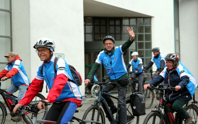 Uniklinikum transportierte Botschaft per Radtour 
GIESSEN/WETZLAR - Das Uniklinikum Gießen und Marburg war kürzlich zum dritten Mal in Folge auf Radtour zum Thema Organspende. [...] #Gießen #Mittelhessen #Organspende #Radsportnachrichten #Radtour #ukgm
radsportnachrichten.com/uniklinikum-tr…
