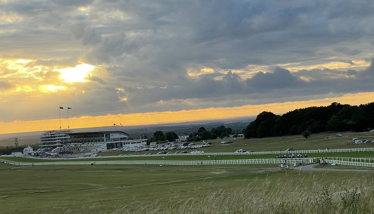 Dinner in the fresh air and live sport at <a href="/EpsomRacecourse/">Epsom Downs Racecourse</a> from Tattenham Corner #epsom #epsomracecourse #tattenhamcorner