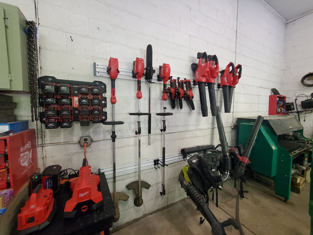 grumpy_old_tech's tweet image. We have to use battery powered equipment so needed to make a storage area for all of it, made the padded box to transport spare battery without damaging them. More equipment to come.