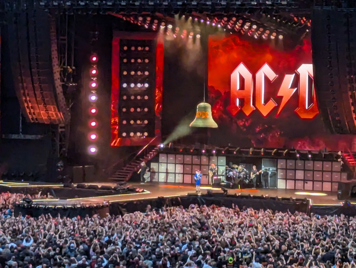 Whoop whoop! #acdc at #wembleystaduim