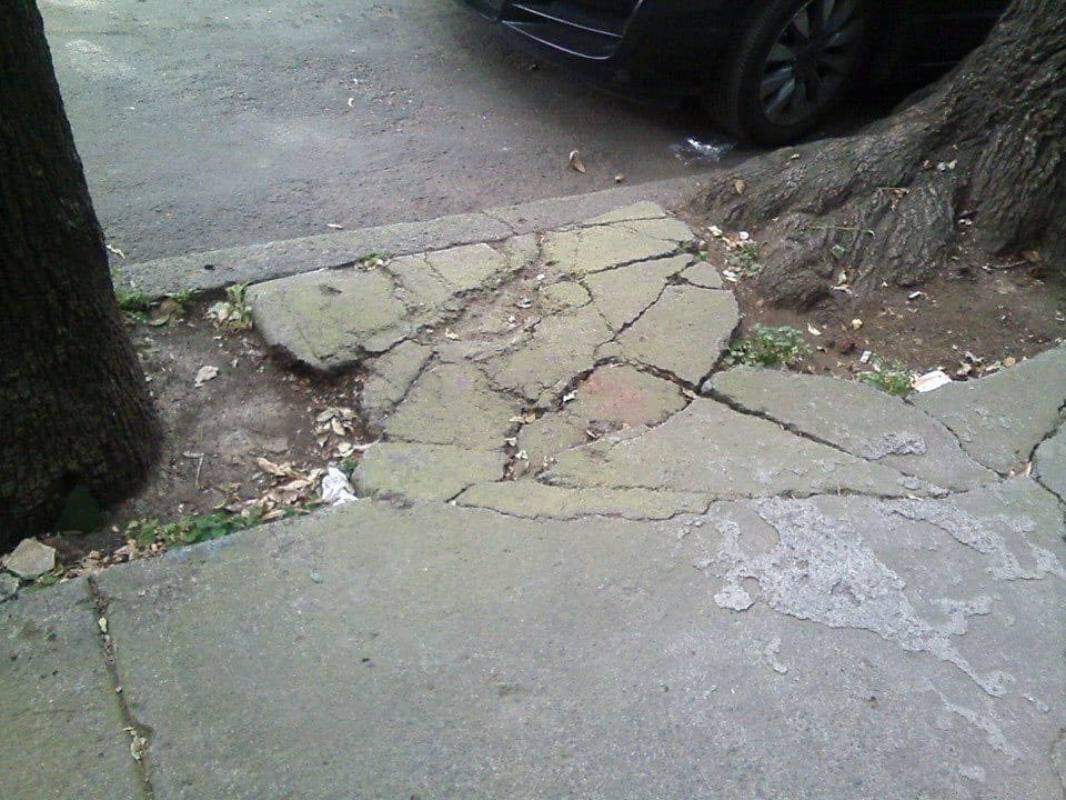 andstatement's tweet image. En Saratoga 1015 entre nevado y eje 8 se encuentra así la calle. 

Desde el 2016 se ha hecho reporte y no han venido a arreglarla. @AccionesBJ @BJAlcaldia 

Ojalá puedan dar seguimiento al reporte.