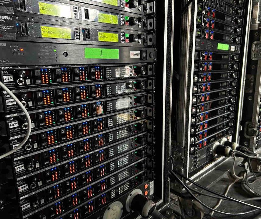 shure's tweet image. Designed to maximize stability, quality, control, and scalability, Axient Digital is engineered for the moments that command the highest degree of attention.⁠ No other system is up to the challenge.

📷: davidsosa_h on Instagram

#Shure #AxientDigital #LiveSound #AudioEngineer