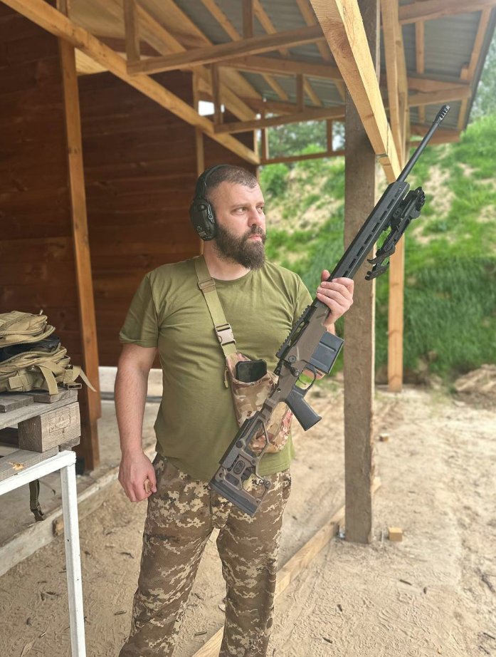 <a href="/copperfella/">CopperFella 🇬🇧 🇺🇦 🇬🇪</a> <a href="/Mamulashvili_M/">Mamuka Mamulashvili</a> life goal: find yourself a person who looks at you the way <a href="/Mamulashvili_M/">Mamuka Mamulashvili</a> looks at the riffle