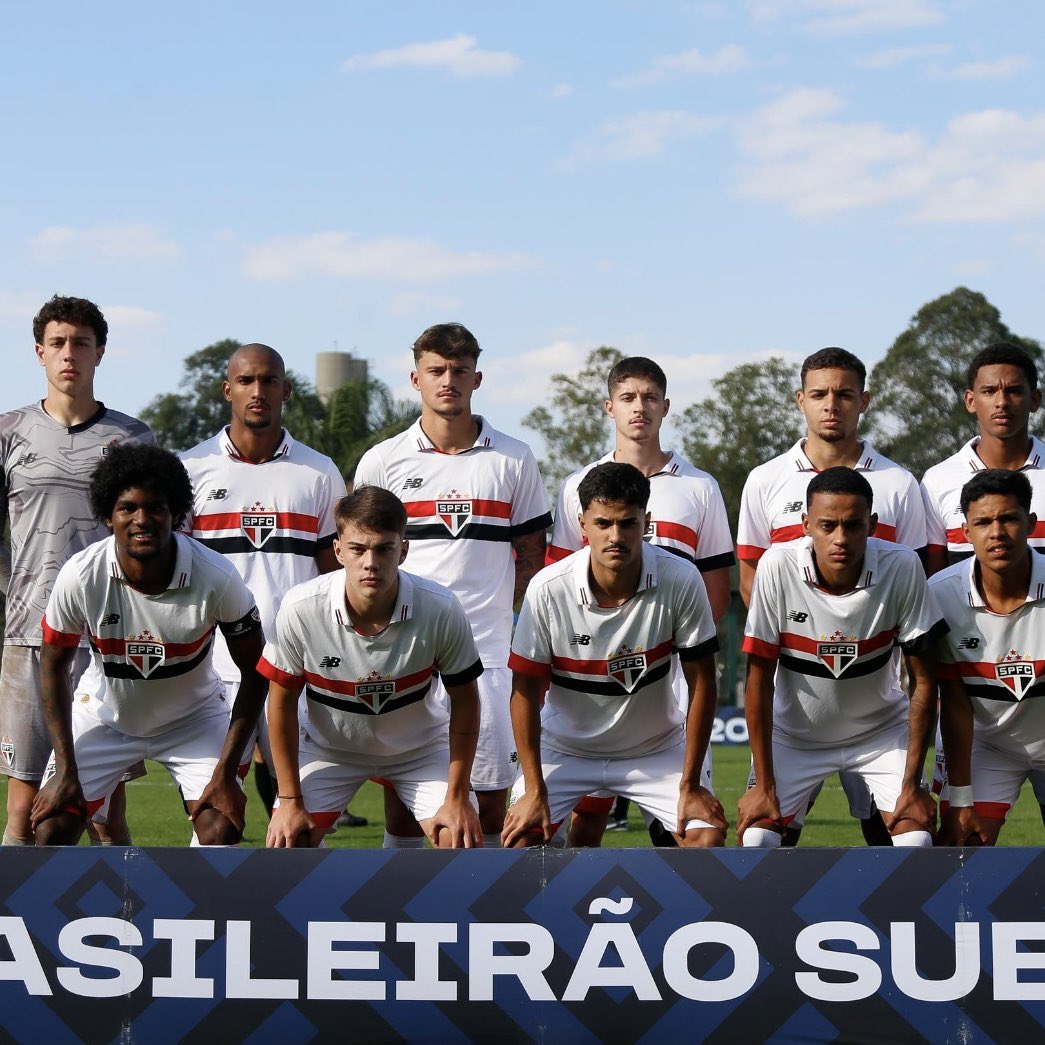 Em Cotia, São Paulo vence o Internacional por 2 a 1 pelo Brasileiro Sub-20 nesta quarta

Saiba mais: spfc.vc/3RUPwTg

#MadeInCotia
#VamosSãoPaulo 🇾🇪

📸 Miguel Schincariol / São Paulo FC