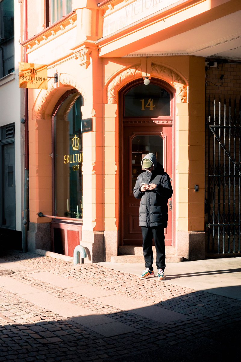 regalstudiosab's tweet photo. Give me some more
#givemesomemore #moveintherightdirection #movingthrough #throughlife #richnessoflife #lifeinmotion #momentsinthesun #springtimevibes #cityphotography #streetphotography #goldenlightphotography #findthatmagic #ricohgr3x #gothenburg https://t.co/ZeFlAEImTP