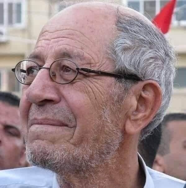 مصر كلها أتكلمت عن المرحوم د/مشالى طبيب الغلابة ال كشفه ١٠ ج
مايعرفوش ان فى دكتور باسكندرية اسمه د/سعيد متولى استشارى قلب وصدر كشفه ٥ ج وجلسات التنفس مجانا واحيانا العلاج مجانا والفلوس ال بتطلع من العيادة لدار الايتام سلطوا الضوء ع هؤلاء الصفوه لان الناس دى ملايكه نادره ع الارض❤️