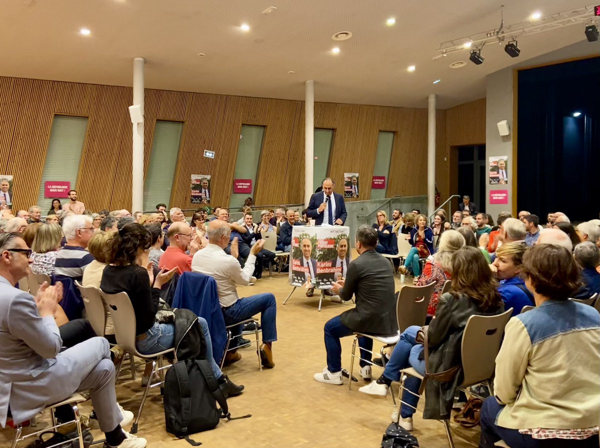 Michel_MENARD's tweet photo. Salle comble à #Nantes pour soutenir Karim Benbrahim, qui sera un député de gauche sincère, travailleur, à l’écoute pour porter la voix de nos concitoyennes et concitoyens à l’Assemblée nationale. Dimanche, faisons basculer la 1re circo ! #LoireAtlantique #Législatives2024 https://t.co/LCvwGj9ite