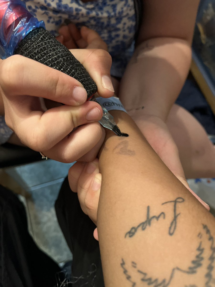 Alishia76963167's tweet photo. A video of @Camila_Cabello signing my arm at the London album signing somehow ended up everywhere 😅 but I’ve got it tattooed! This means so much and has the best memories attached 🫶 @CamilaAccess #camilacabello #albumsigning #cxoxo https://t.co/IdmTZ2gXzt