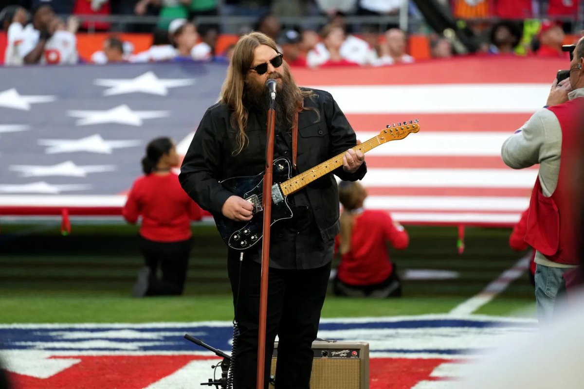 RollingStone's tweet photo. Chris Stapleton’s Version of the National Anthem Is Your July 4th Playlist Jam

🇺🇸https://t.co/udvGE8ixRN https://t.co/byEDqkkCOK
