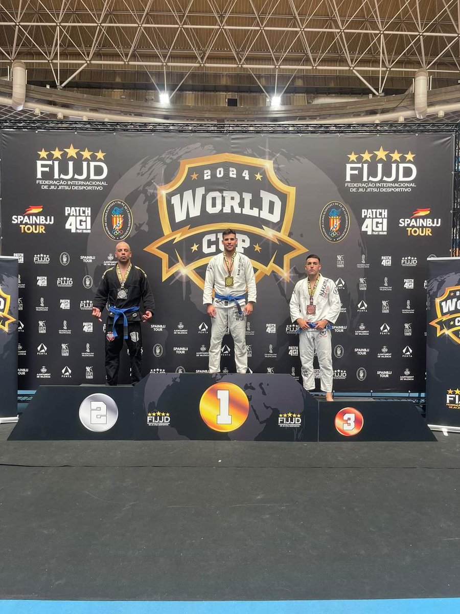 PlataformaMill1's tweet photo. El #CaballeroLegionario #Paracaidista Jaume Montserrat del #RIPAC5 #Zaragoza, se ha proclamado subcampeón de #JiuJitsu brasileño en categoría #NOGI y tercero en categoría #GI en la "World Cup de la Federación FIJJD" celebrado en #Valencia.
Vía:@FUTER_ET. https://t.co/i3xI4Q1Ntd