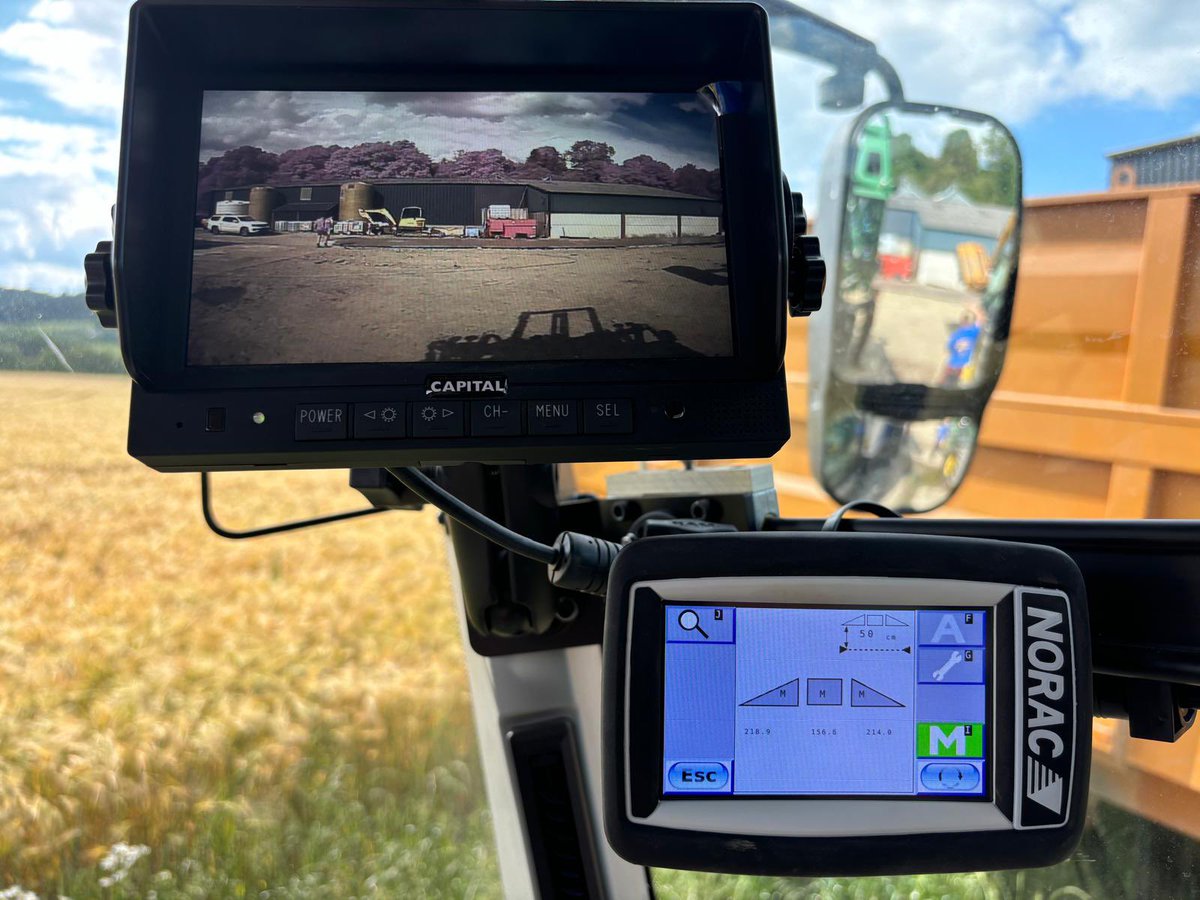 LHAgro's tweet photo. Norac UC7 3 sensor Total Control auto boom height control kit for this Househam Sprayers AR4 self-propelled sprayer last month in Shropshire. Features Pulse display for dedicated control, and integration with machines existing hydraulic valves.
#LHAgro #Househamsprayers #Norac https://t.co/w35KwVEaap