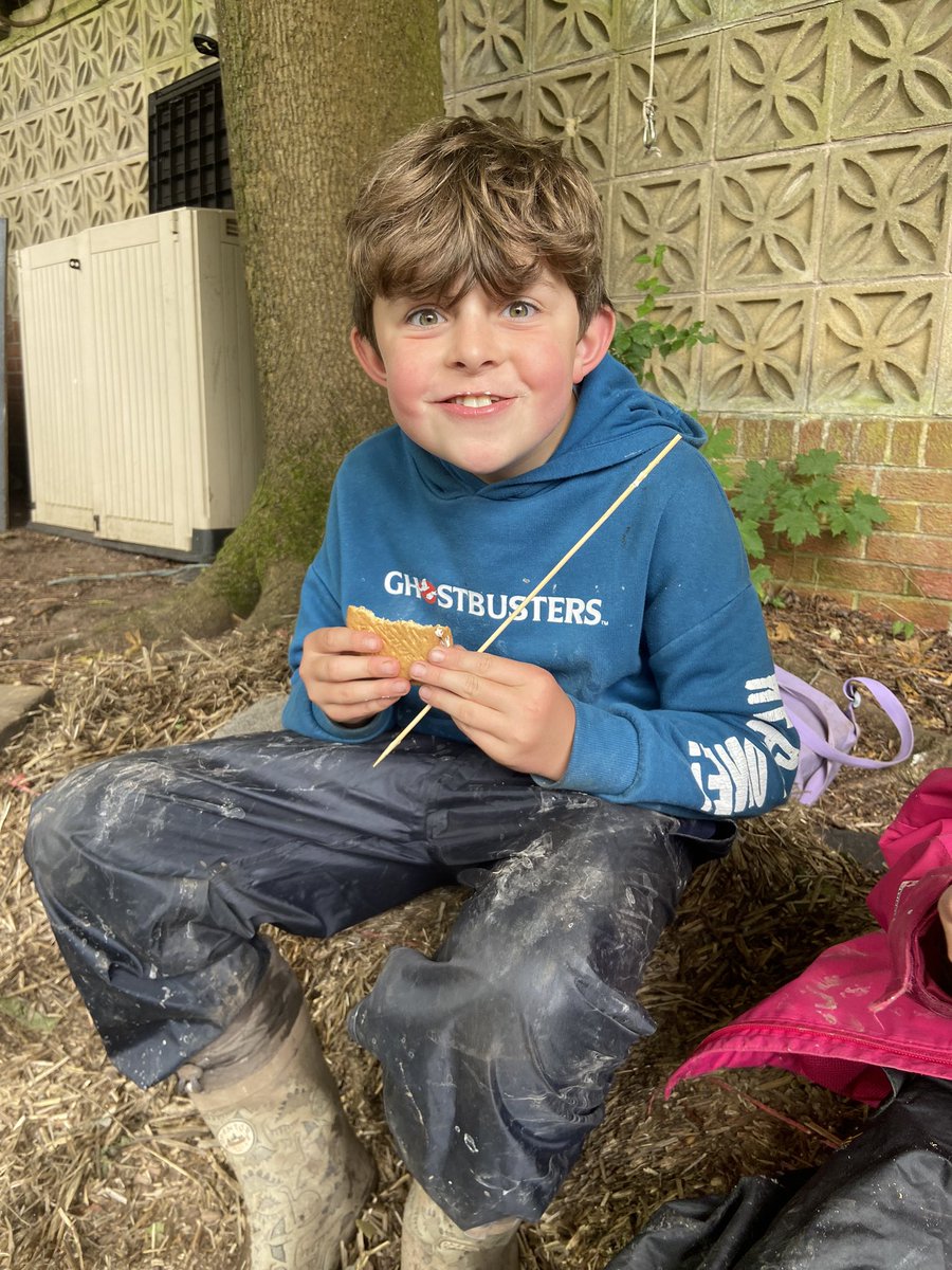 Fruitsforest16's tweet image. 60 s'mores, 12 hours in FS has been both wonderful but also exhausting! Year 3 @PedmoreCE had their last session &amp;amp; Brownies came for their annual visit. So many smiles, laughter &amp;amp; play! #outdooredchat