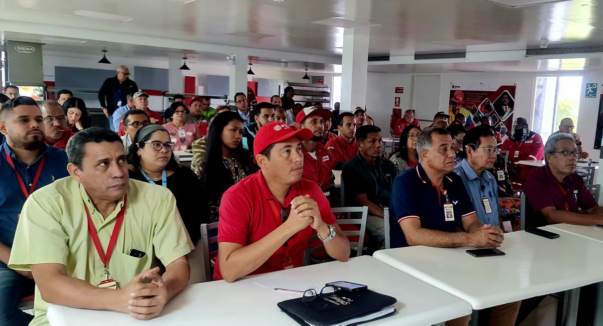williancontig's tweet photo. En el Foro #Citgo en la antesala de un despojo. En el Complejo Petroquímico Jose Antonio #Anzoátegui. Con nuestros nuevos héroes y heroínas de la #Patria: nuestra clase TRABAJADORA.
#pdvsa https://t.co/0A9uzUXxjV