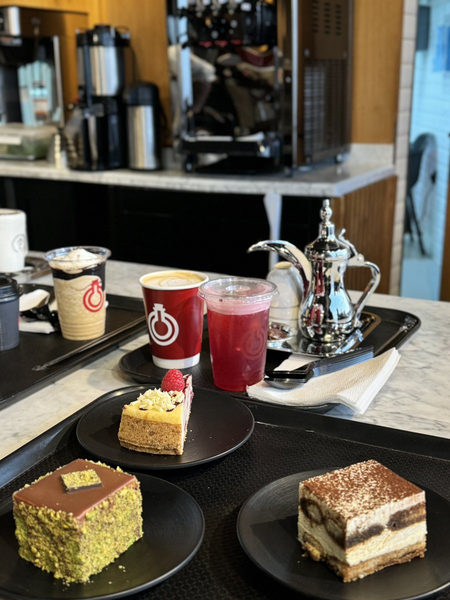 قهوة بَهيّة في مساء رقيق جداً🤍..