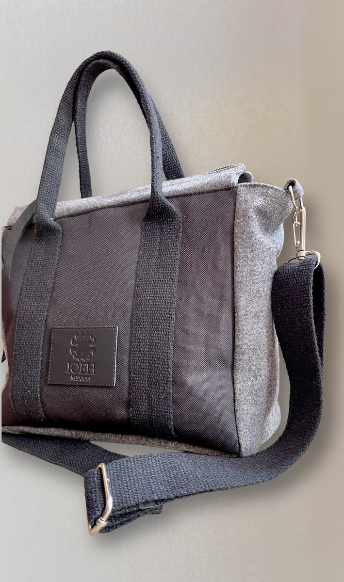 IOFHM's tweet photo. CULTURE BAGS N.25 
Nuestro bolso clásico en mini , fabricado en lana color gris y poliéster negro con doble capa aplicaciones en plateado y cierre metálico. #bags #iofh #design #diseñomexicano #mexicandesign #iofhdesign #diseñomx #bagslove https://t.co/Ag5g2SW3ab