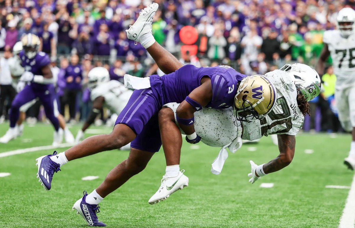 PatrickDCav7236's tweet photo. @UW_Football has a long history of developing great DBs and sending them to the league. They have a staff with tons of NFL experience so I 🙏  @_ladarian34 @RyDillardAllen @LaRueZamorano6 decide to wear the Purple &amp; Gold to continue that tradition as a part of their #DeathRowD https://t.co/eEcUbQTuJp