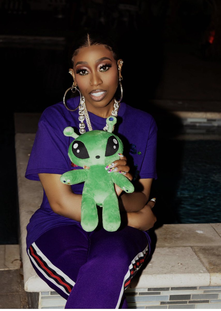 MissyElliott's tweet photo. #OutOfthisworldtour🛸🛸🛸🛸 
Aliens is Out &amp; The 
Spaceship on Ready Set Go👽👽👽
🚀🚀🚀🔥🔥🔥🔥🔥 https://t.co/ozyqyXXwdn